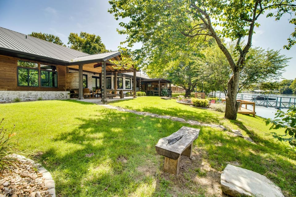 Cotter Home w/ Direct Access to White River! House in Arkansas