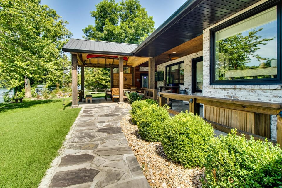 Cotter Home w/ Direct Access to White River! House in Arkansas
