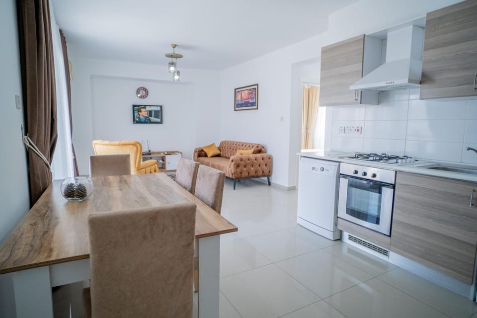 Kitchen or kitchenette, Seating area, Dining area, pet friendly, stove