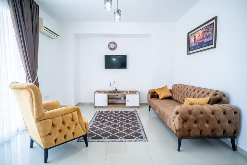 Communal lounge/ TV room, TV and multimedia, Living room, Seating area, air conditioner