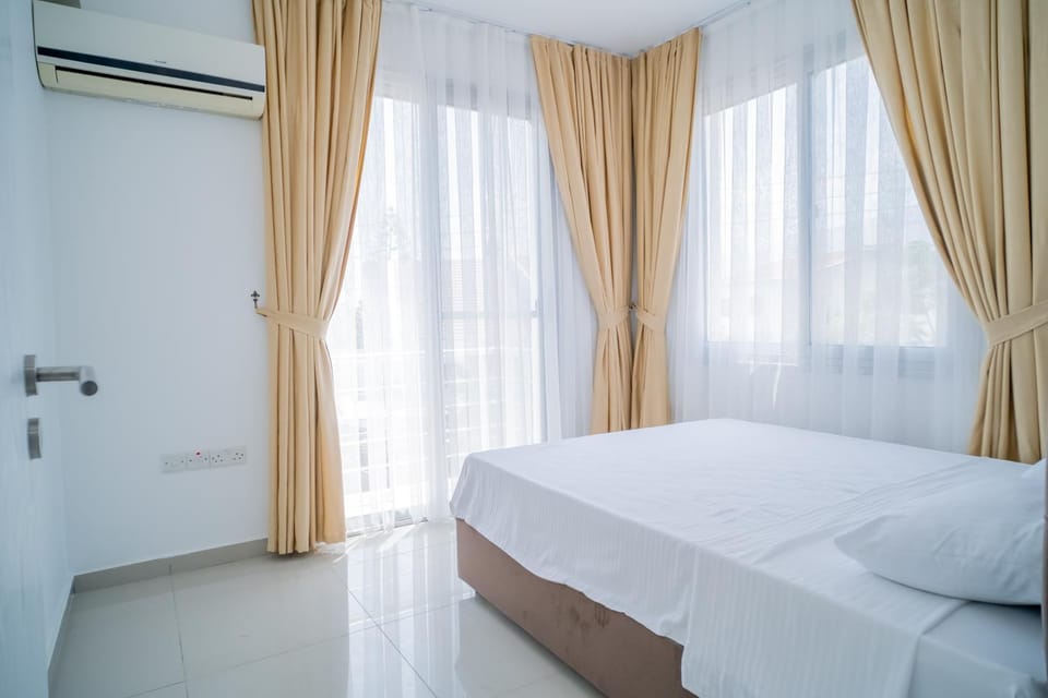 Bed, Photo of the whole room, Bedroom, air conditioner