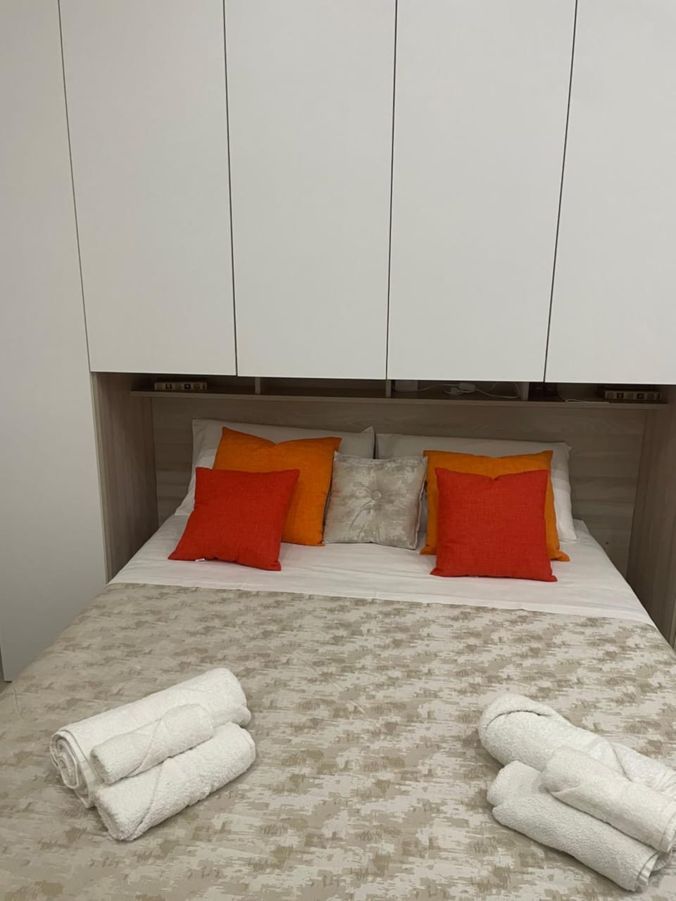 Bed, Bedroom, towels, wardrobe