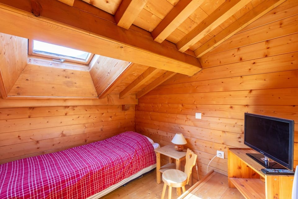 Quiet with mountain view sleeps 6 Apartment in La Clusaz