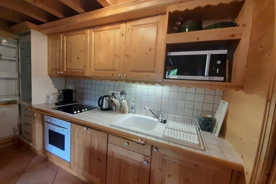 Quiet with mountain view sleeps 6 Apartment in La Clusaz