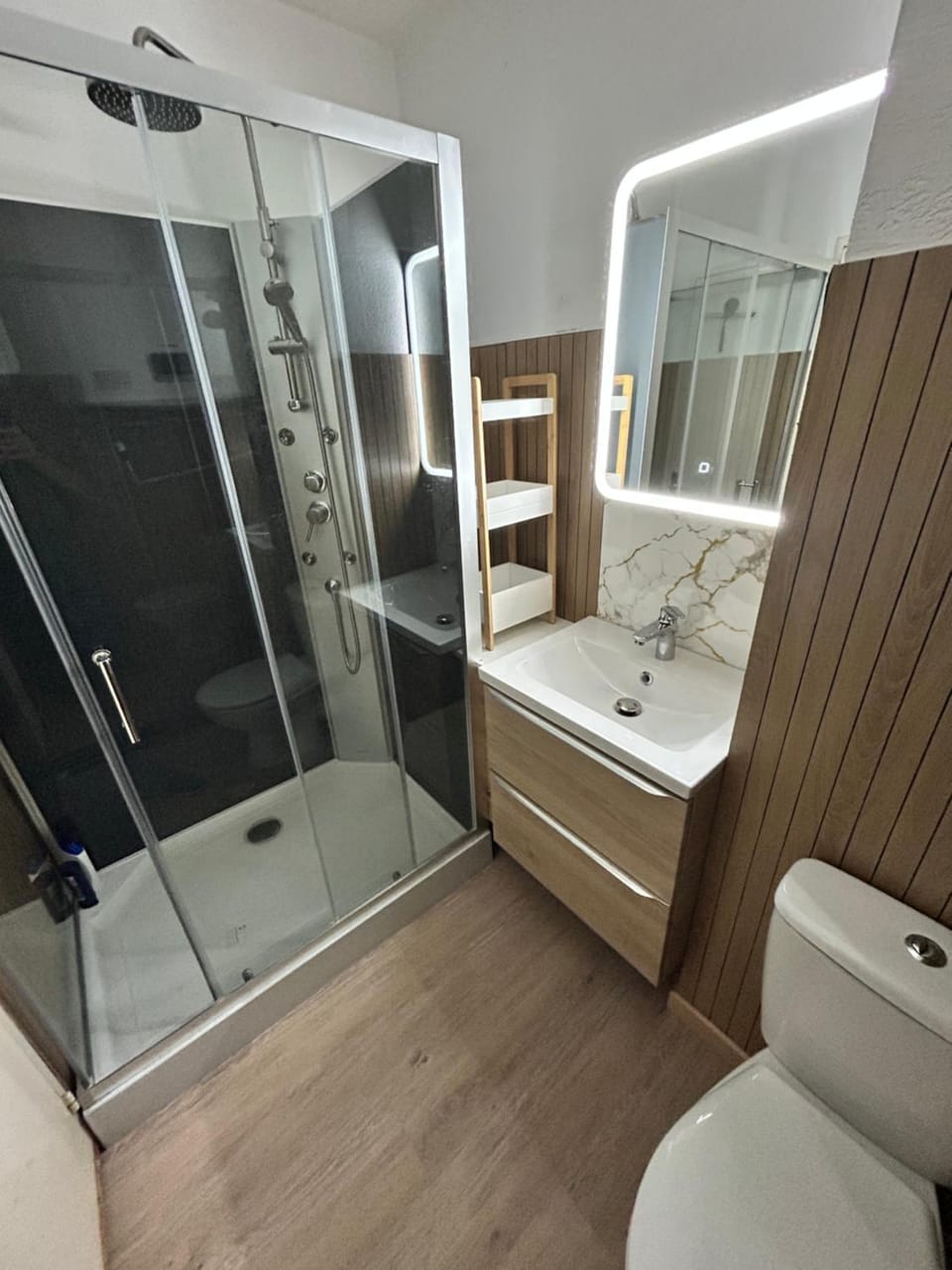 Shower, towels
