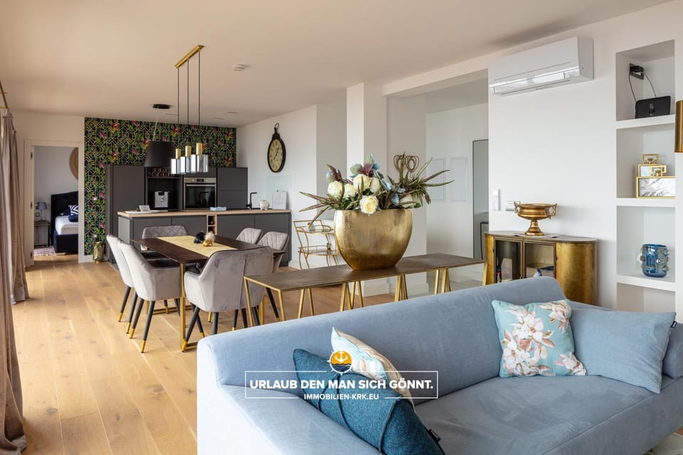 Living room, Seating area, Dining area, air conditioner