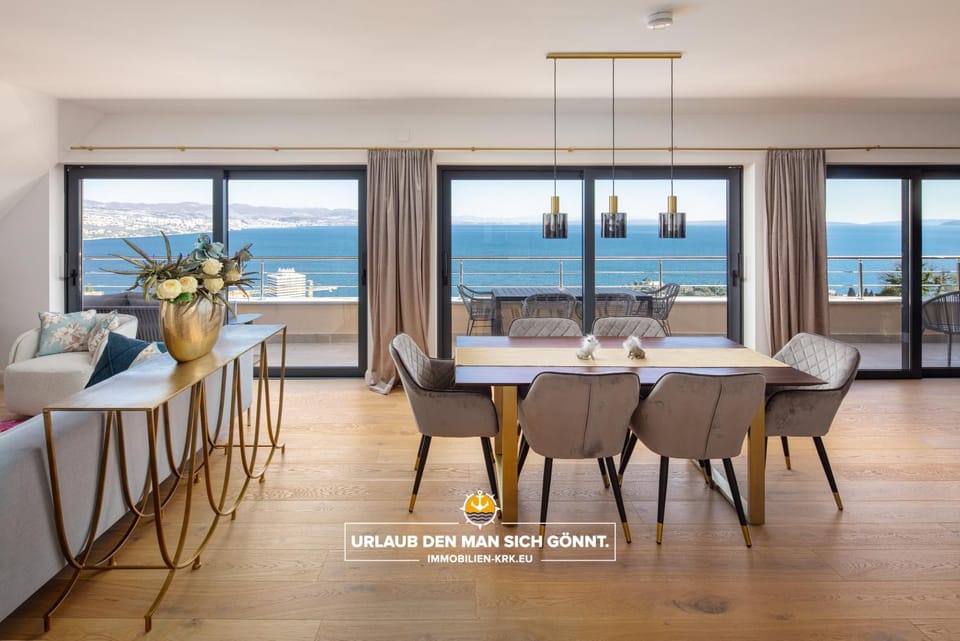 View (from property/room), Seating area, Dining area, Sea view