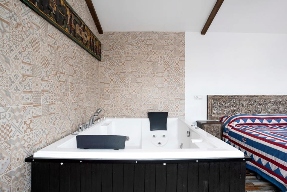 Bathroom, Living room