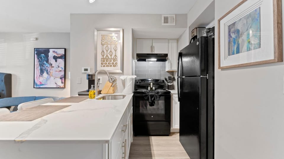 Cozy Efficiency Studios Close to Downtown and Domain Apartment in Austin