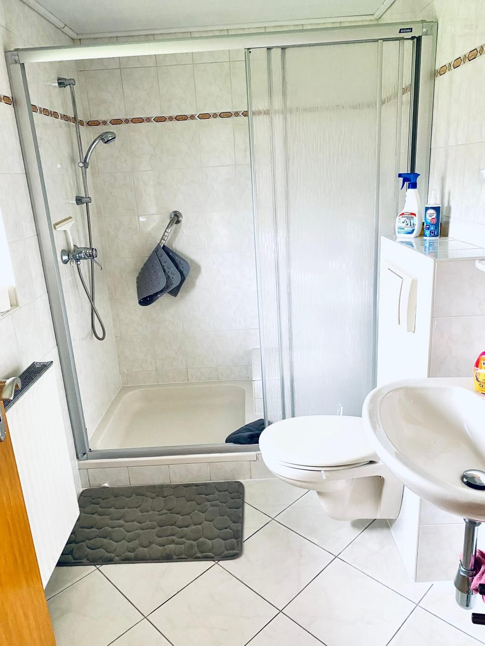 Shower, Toilet, Bathroom, towels