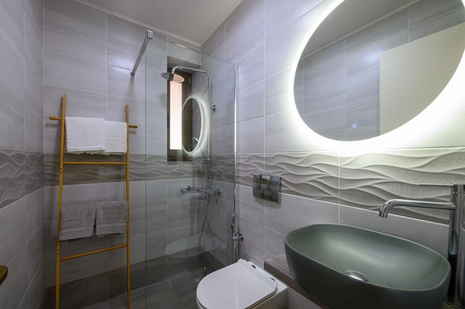 Shower, Toilet, Bathroom, towels