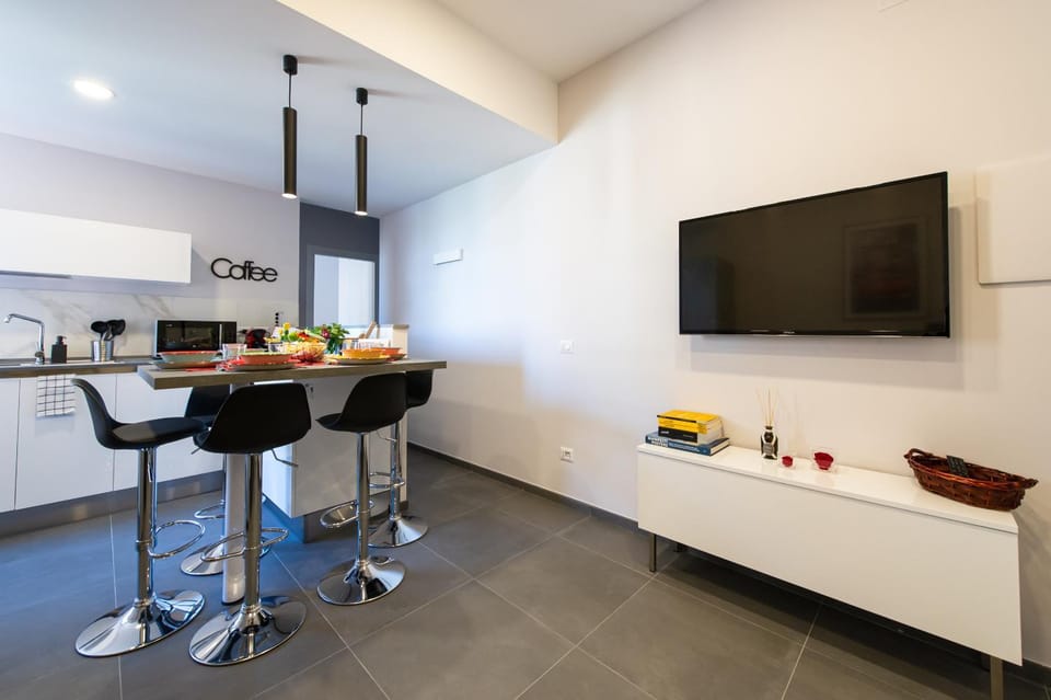 TV and multimedia, Kitchen or kitchenette, Living room, minibar, kitchen