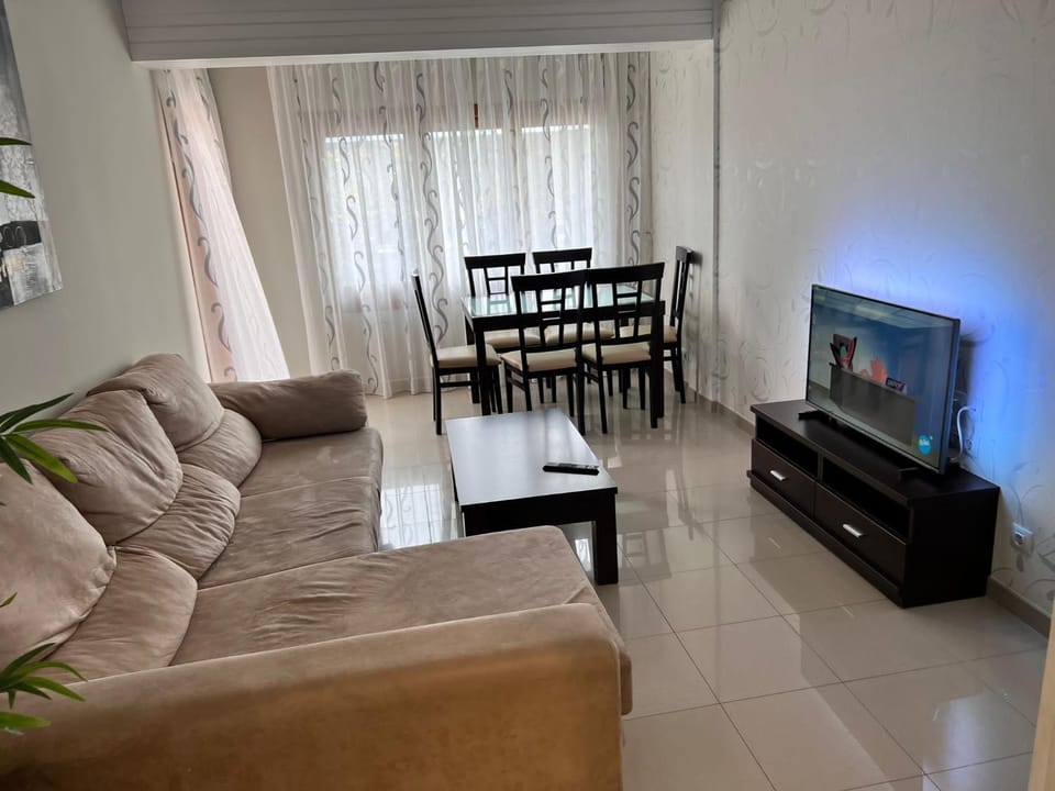 Communal lounge/ TV room, TV and multimedia, Living room, Dining area