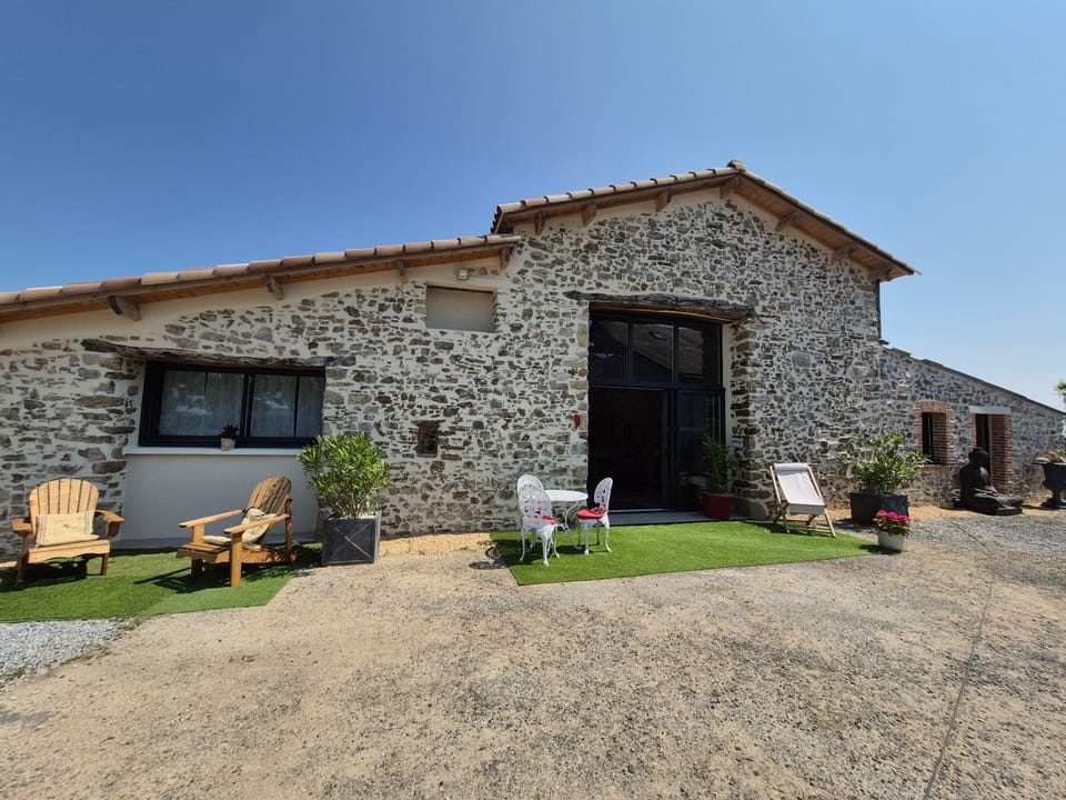 L' ART CHAMP BEAU Bed and Breakfast in Pays de la Loire