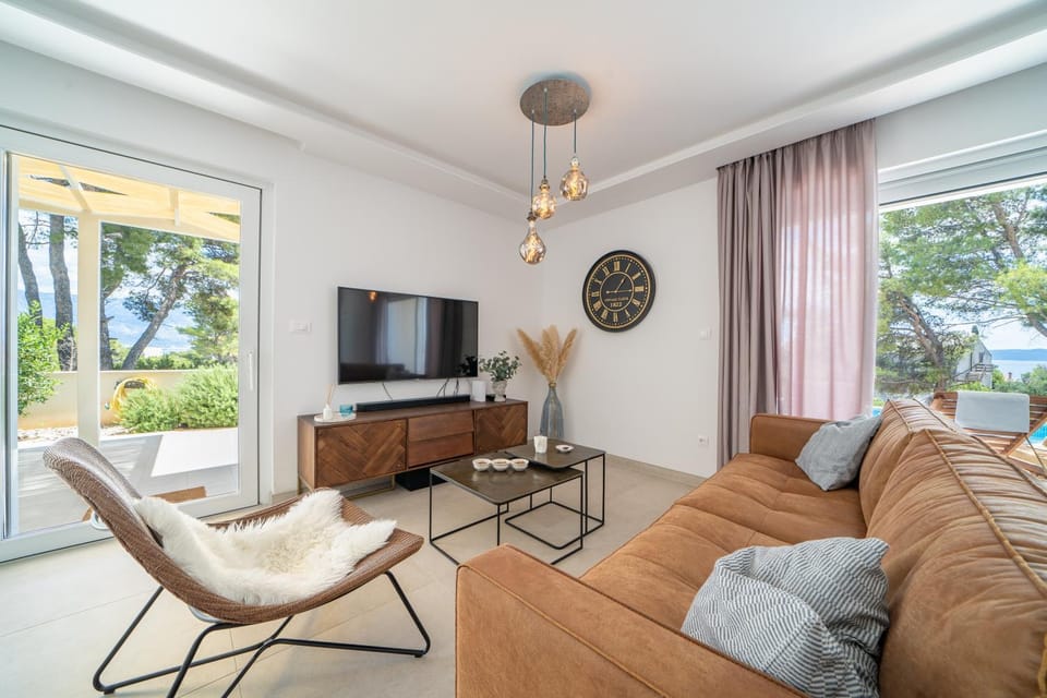 Communal lounge/ TV room, Living room
