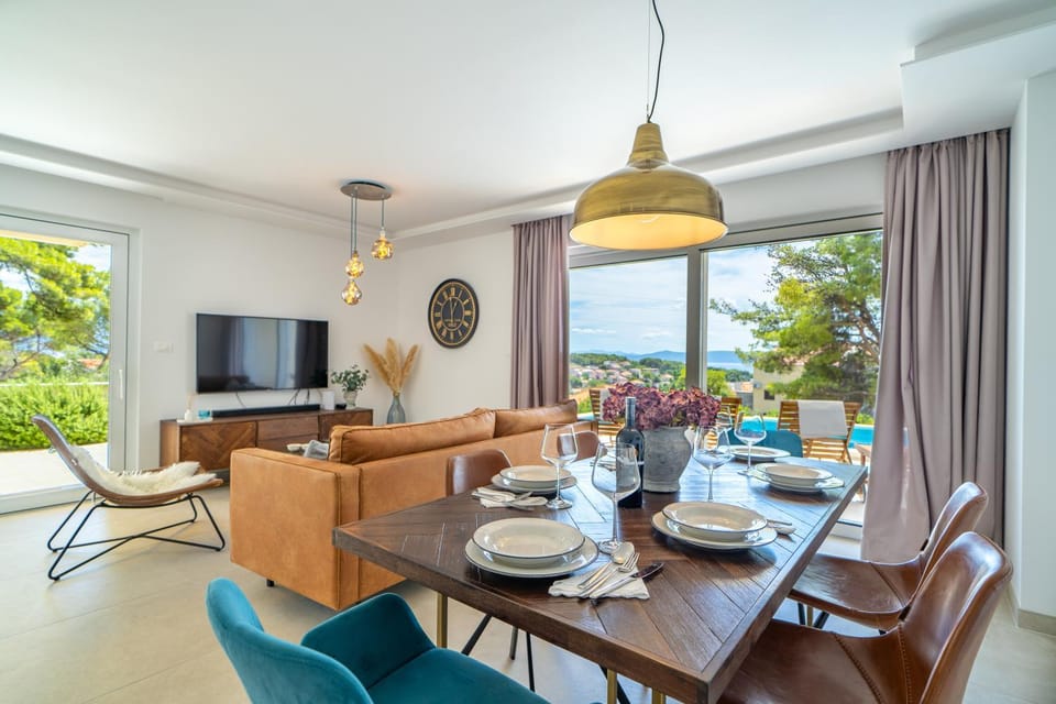 Communal lounge/ TV room, Living room, Dining area