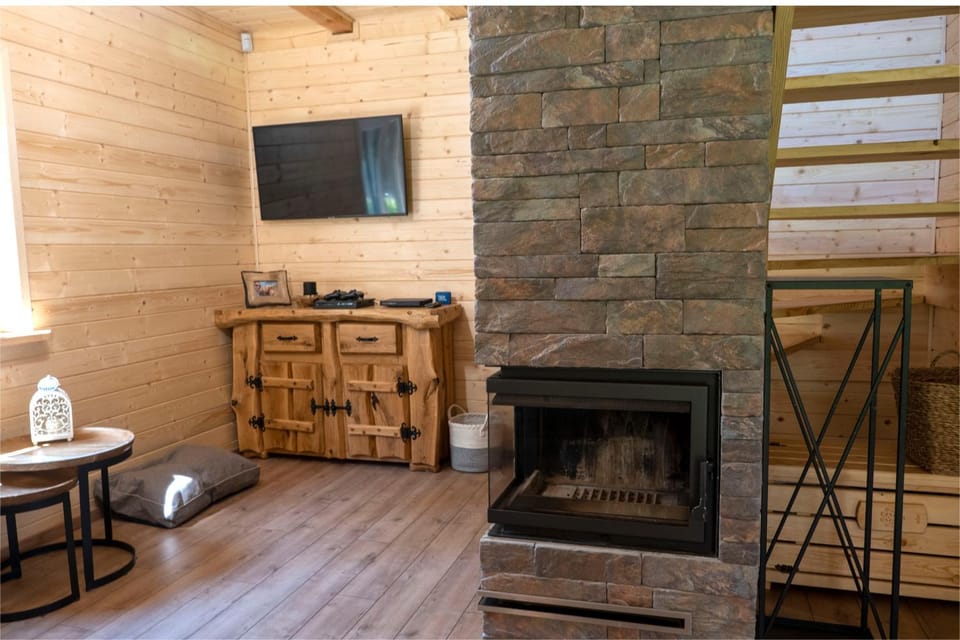 Communal lounge/ TV room, TV and multimedia, Living room, Seating area, flat iron