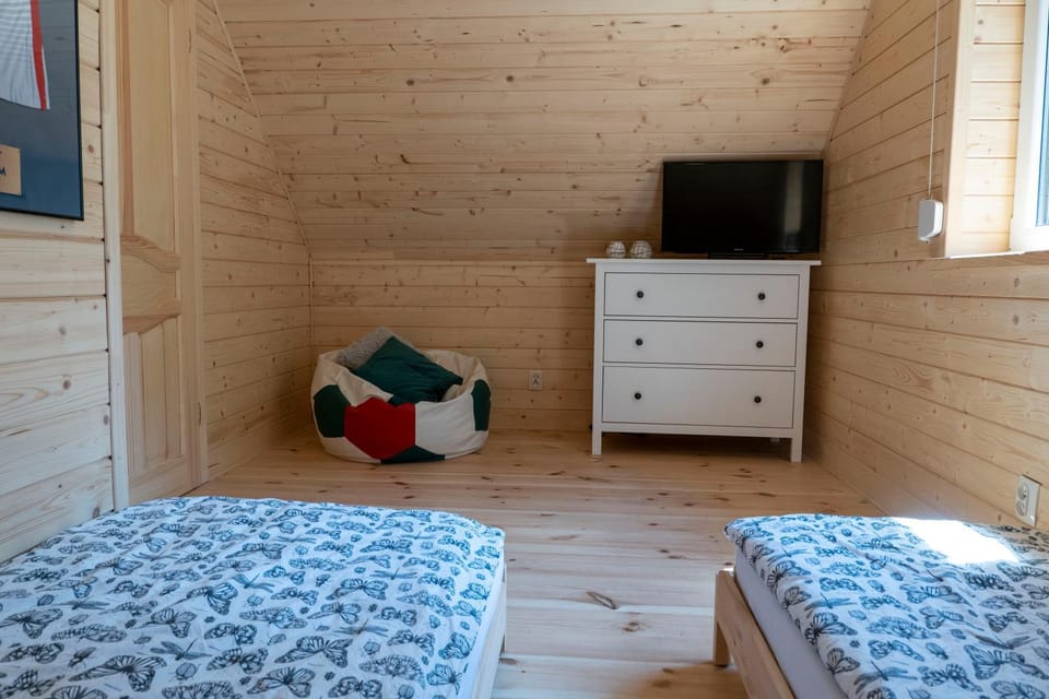 Bed, TV and multimedia, Photo of the whole room, Evening entertainment, Bedroom