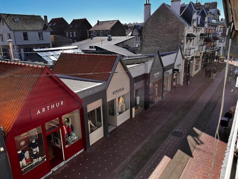 Neighbourhood, Street view