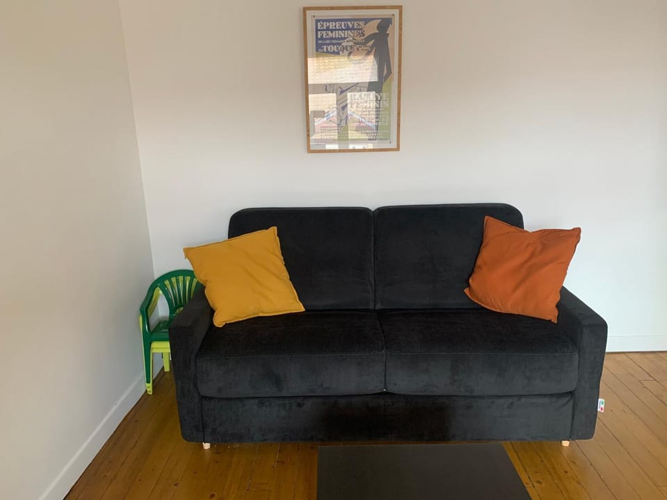 Bed, Living room