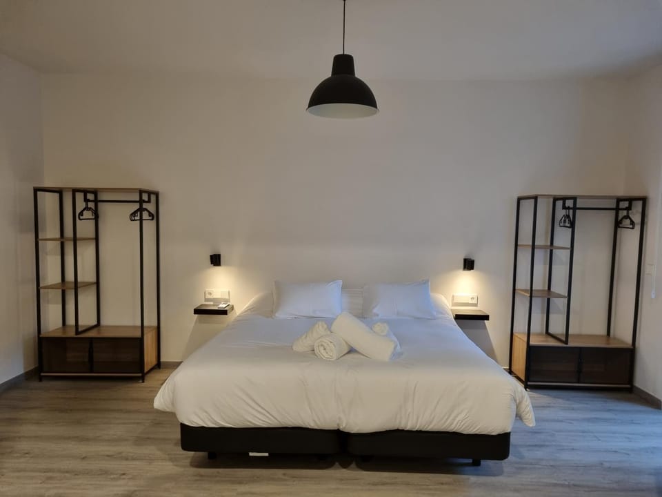 Bed, Photo of the whole room