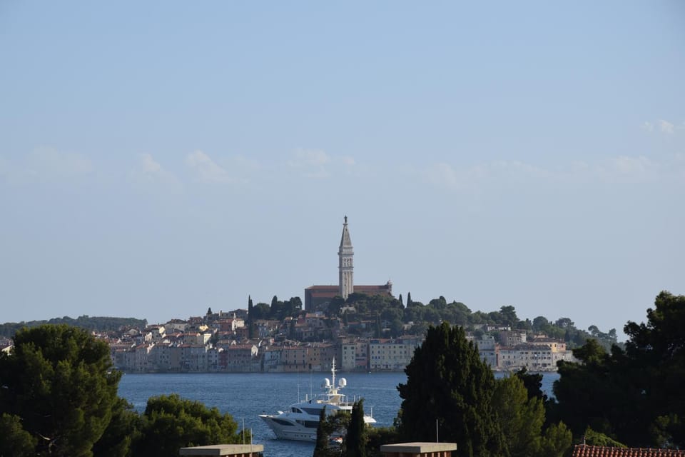 City view, Sea view