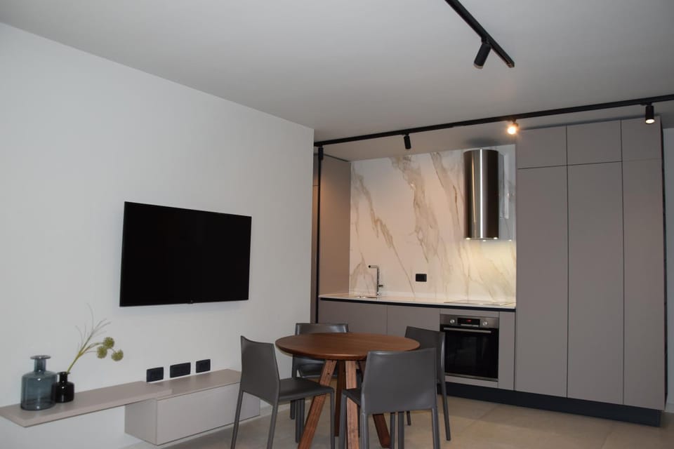 Dining area, kitchen