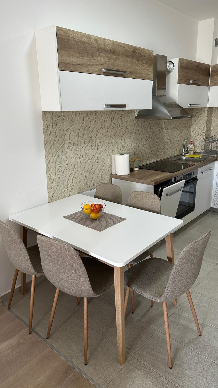 Dining area, kitchen