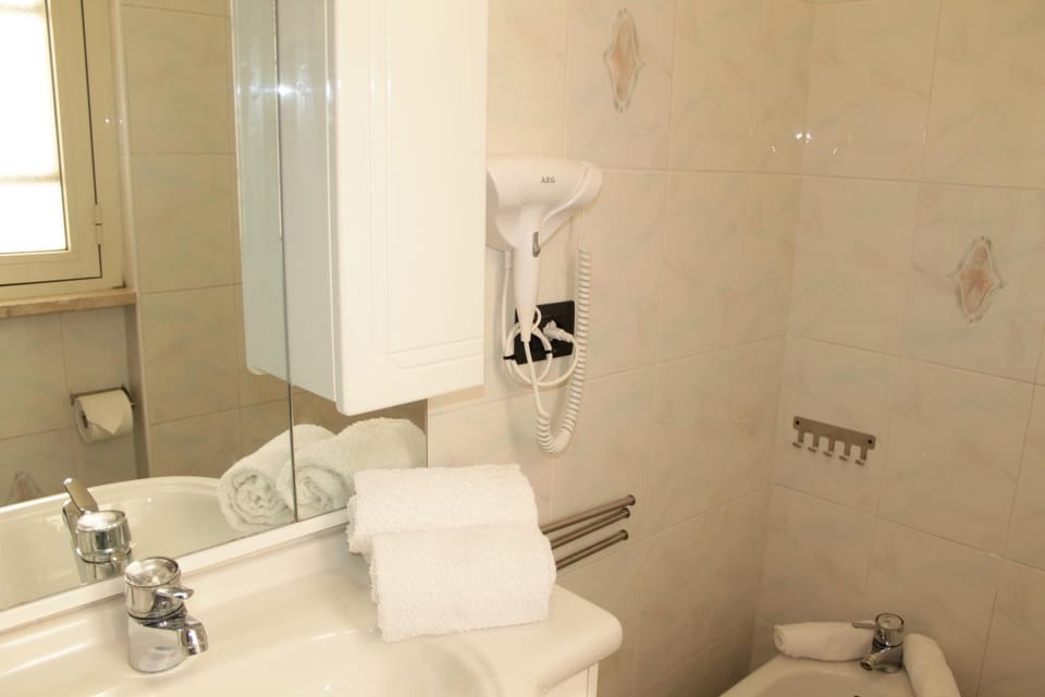 Bathroom, hair dryier, towels