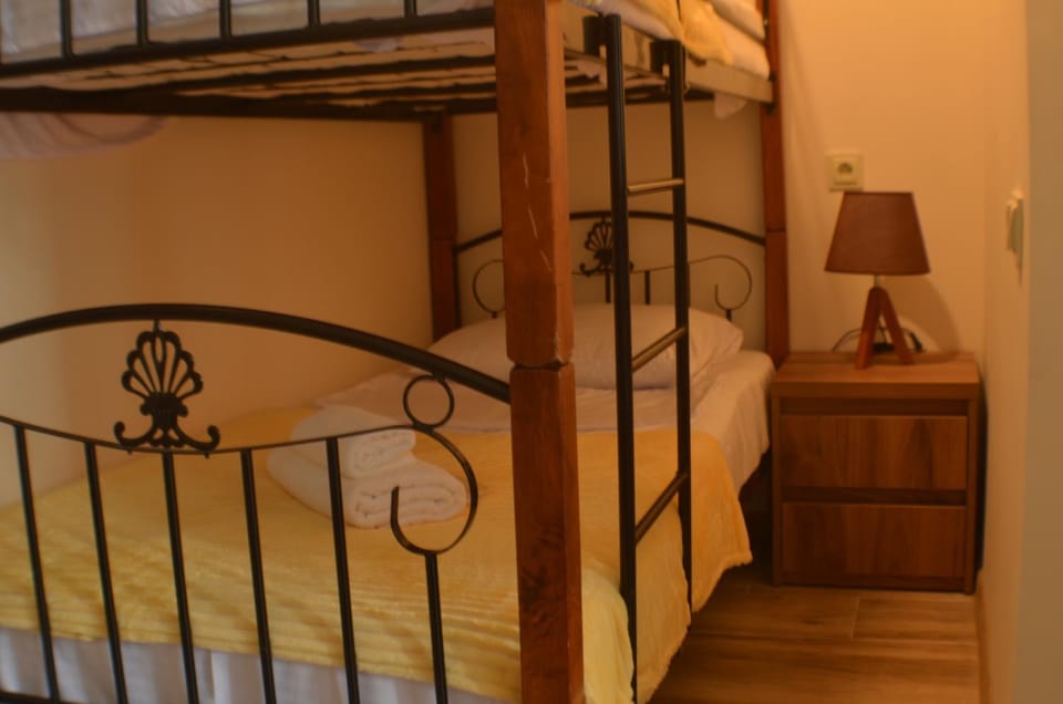 bunk bed