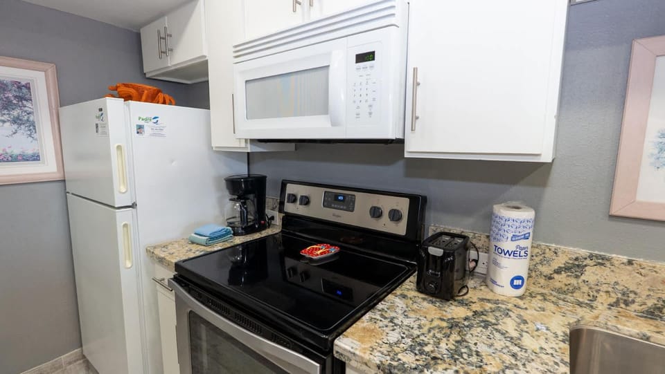 Kitchen or kitchenette, kitchen