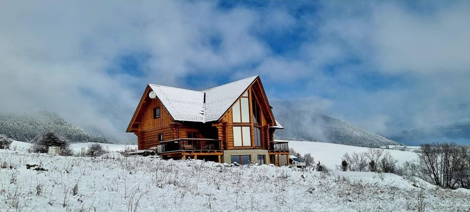 Property building, Day, Natural landscape, Winter, Mountain view