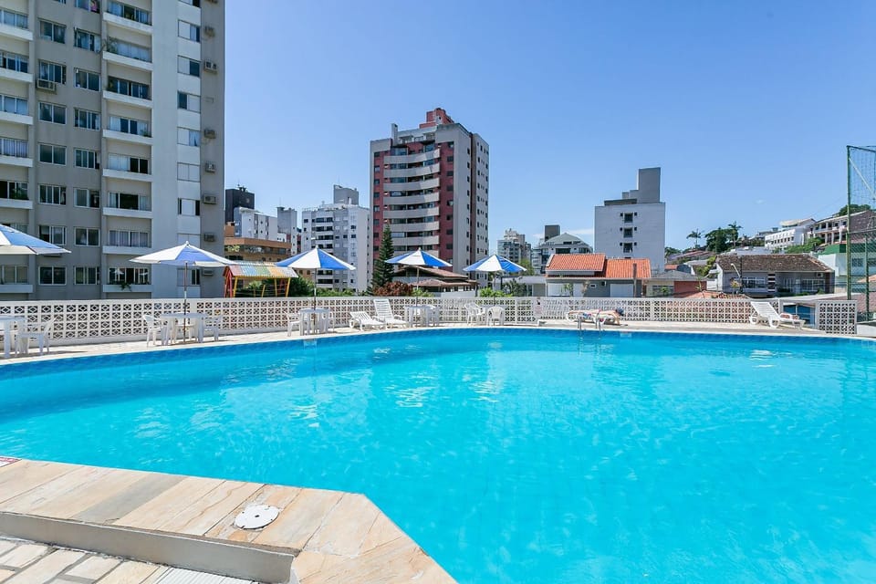 Day, Swimming pool, sunbed