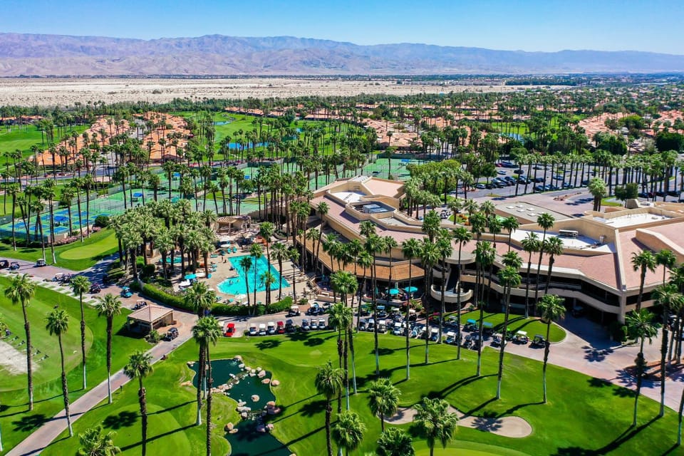 Golfcourse, Tennis court, Swimming pool