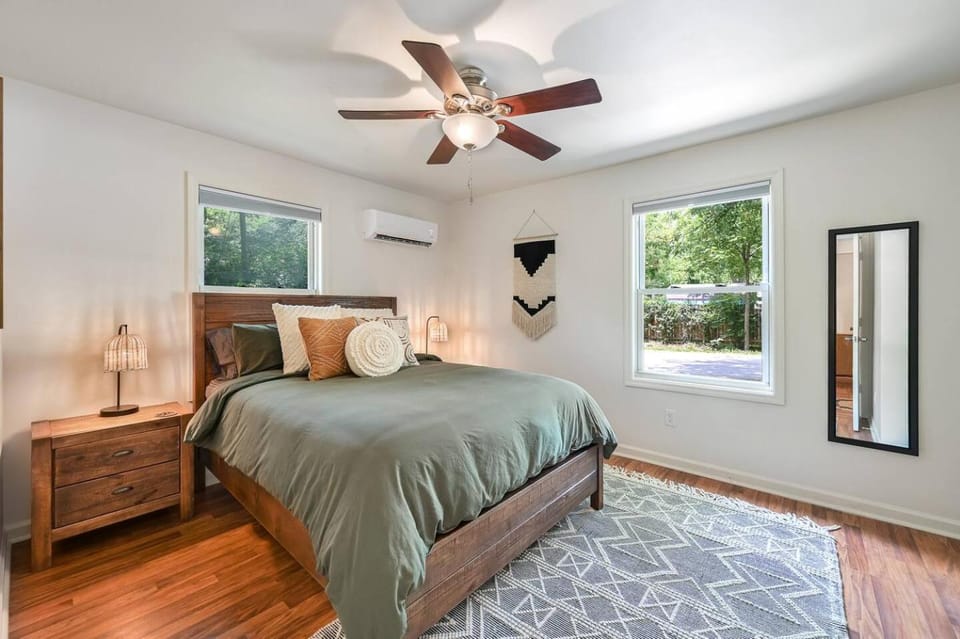 Wellington Cottage 2BR Modern Boho House in Woodfin