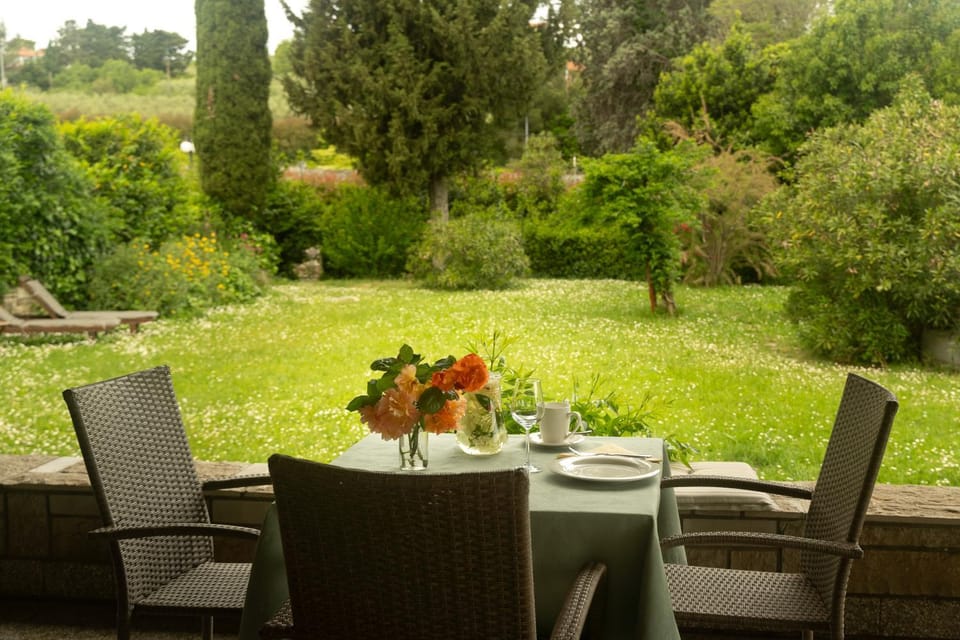 Property building, Balcony/Terrace, Breakfast