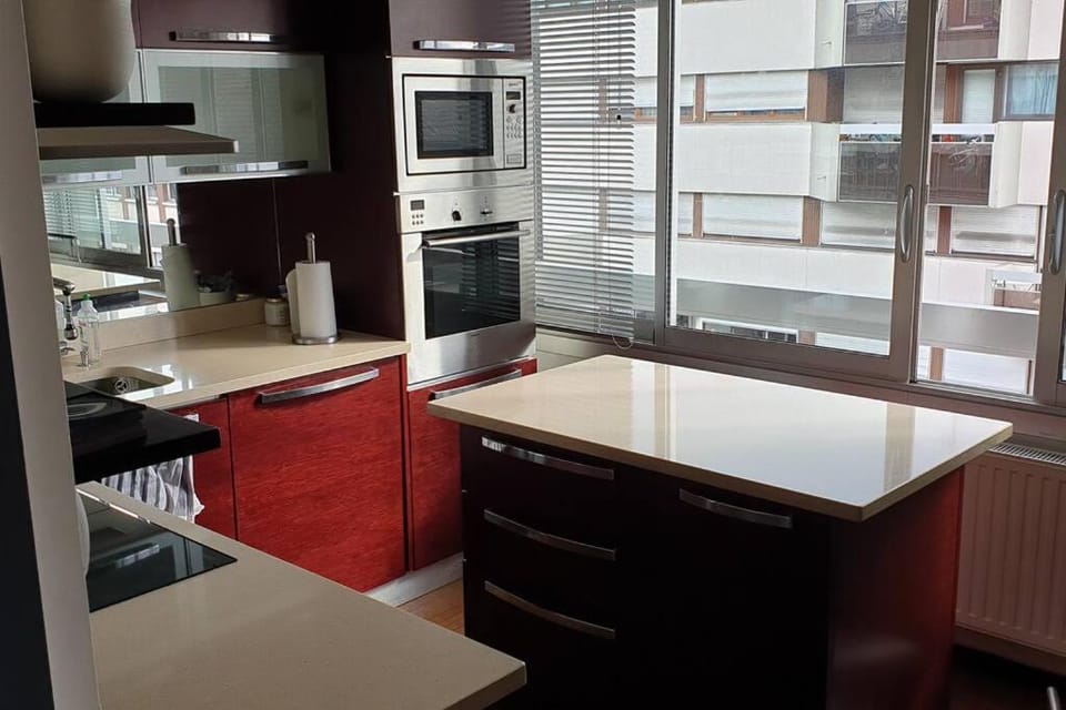Kitchen or kitchenette, Dining area, Communal kitchen