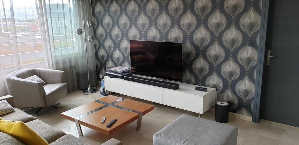 Communal lounge/ TV room, TV and multimedia, Living room