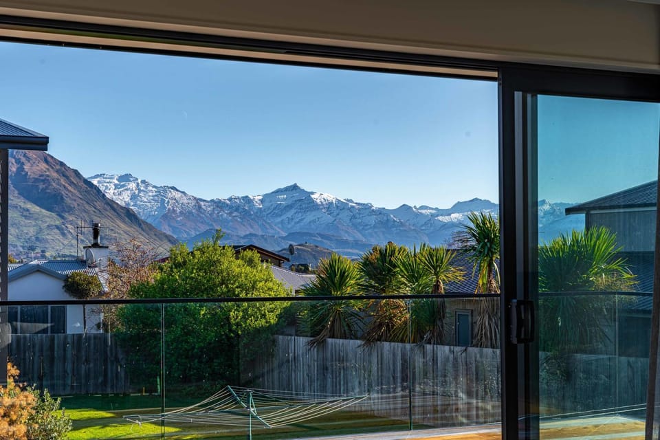 Kikorangi Mountain Vista House in Wanaka