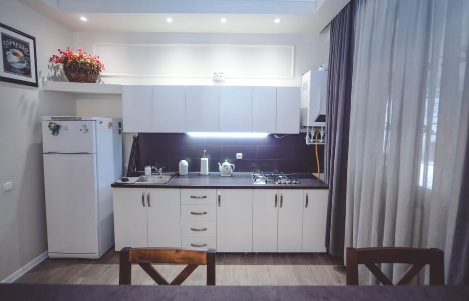Dining area, kitchen