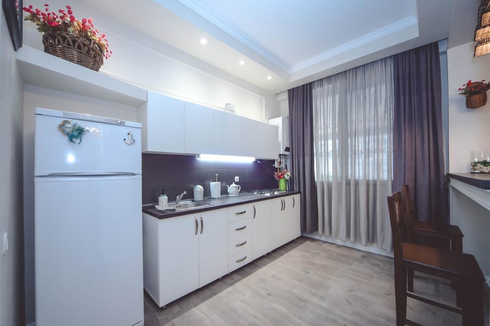 Dining area, kitchen