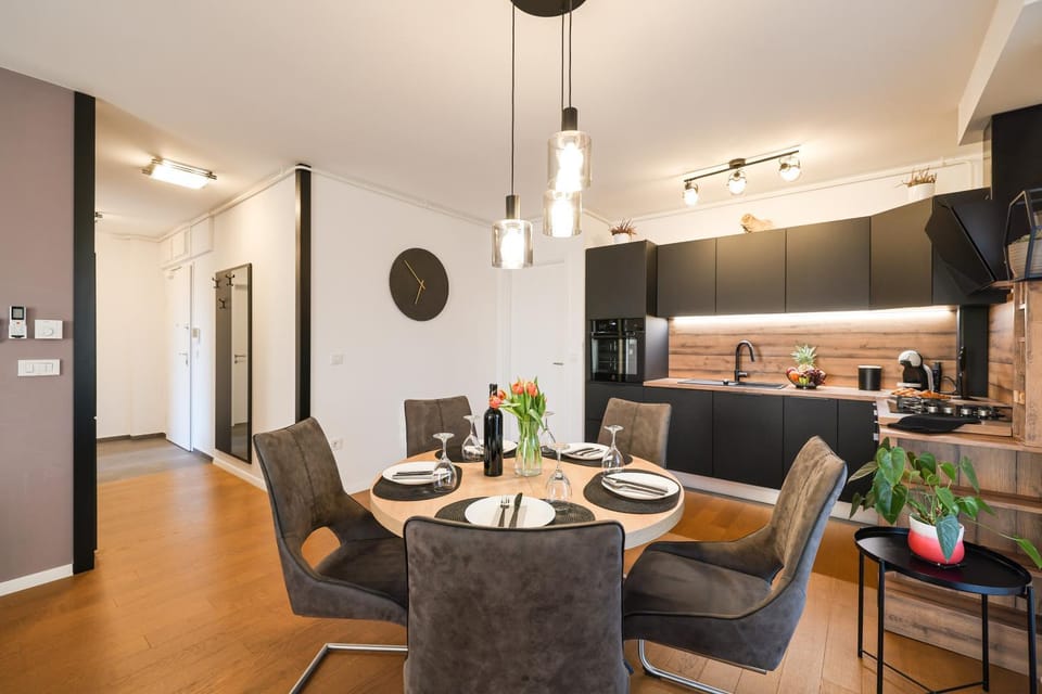 Dining area, kitchen