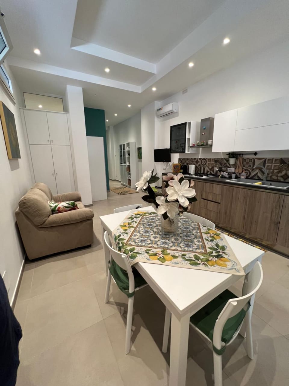 Living room, Dining area