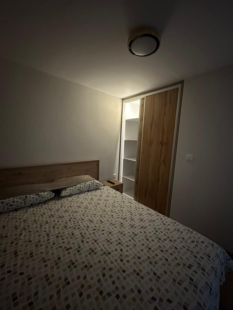 Bed, Photo of the whole room, Bedroom, wardrobe