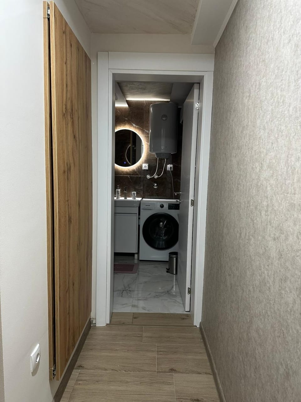Bathroom, washing machine