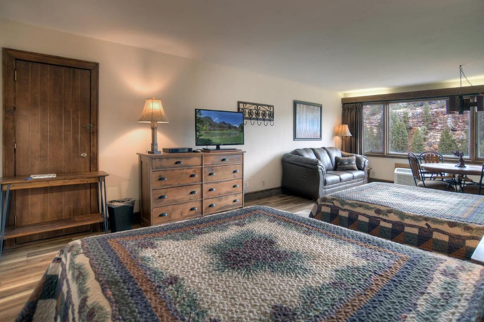 Tamarron Lodge Studio 414 House in La Plata County