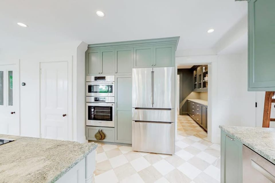 Kitchen or kitchenette, kitchen