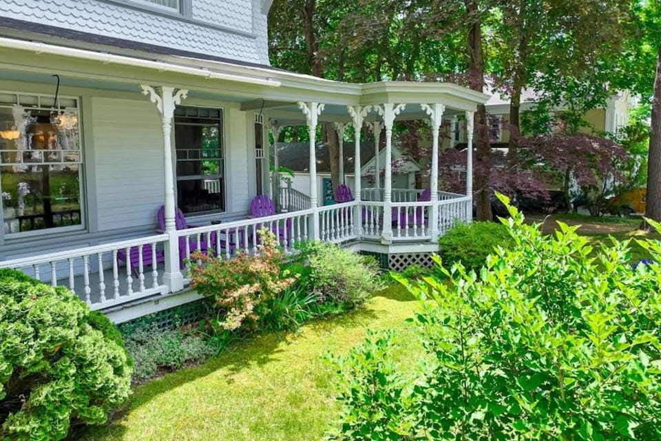 Property building, Spring, Day, Garden