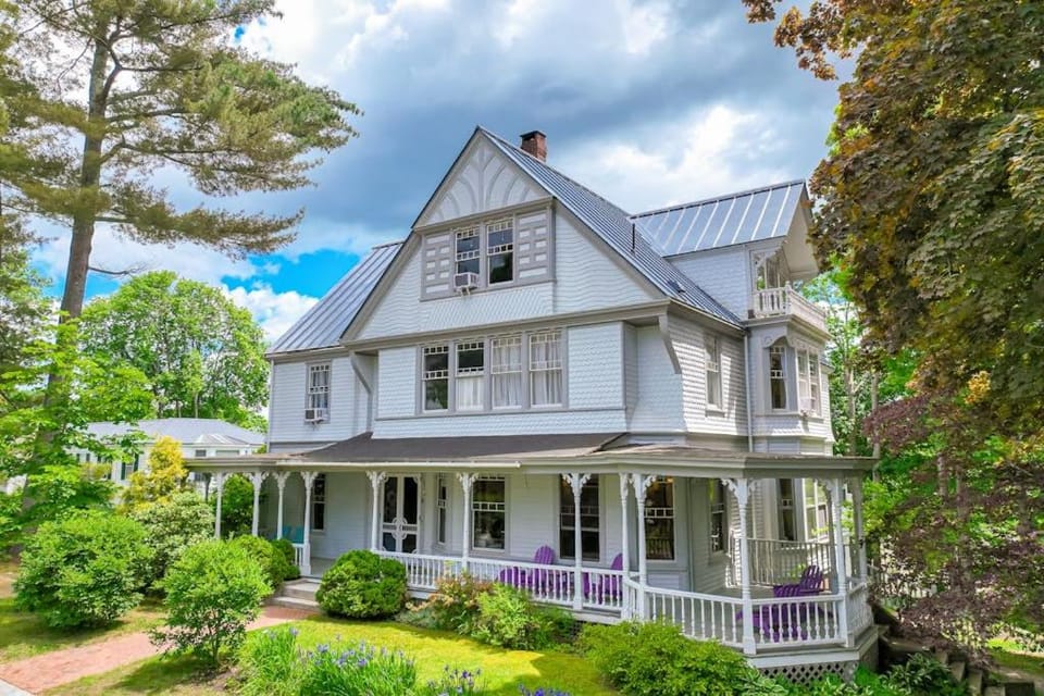 Property building, Spring, Day, Garden