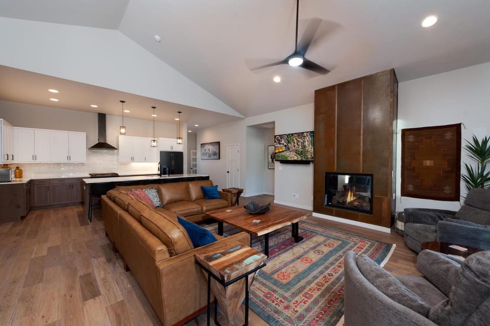 275 Estancia Loop House in La Plata County